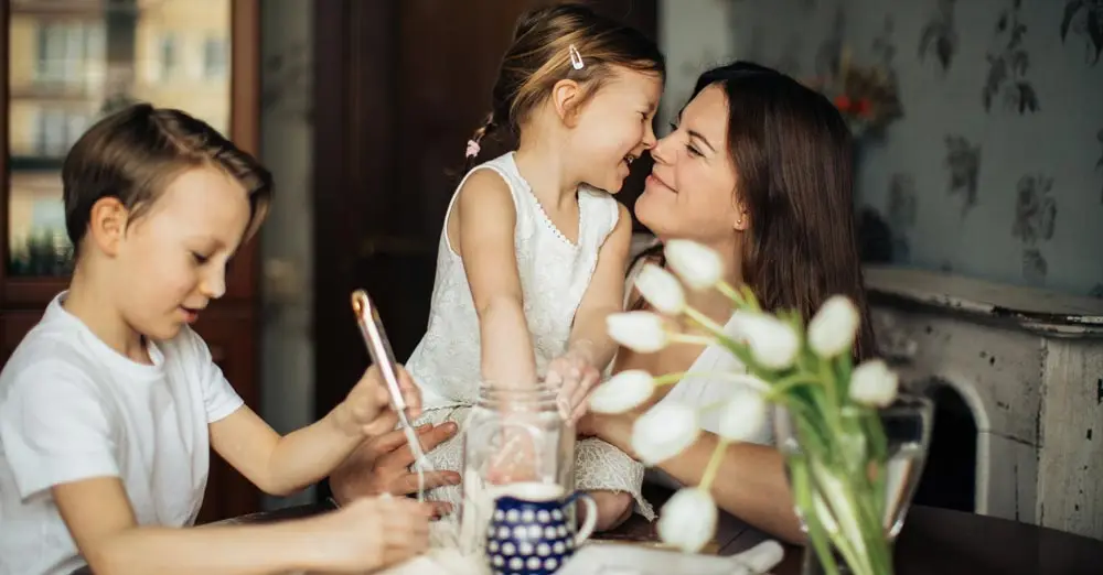 love-multiple-people-at-once Mother and two children - an example of loving multiple people at once